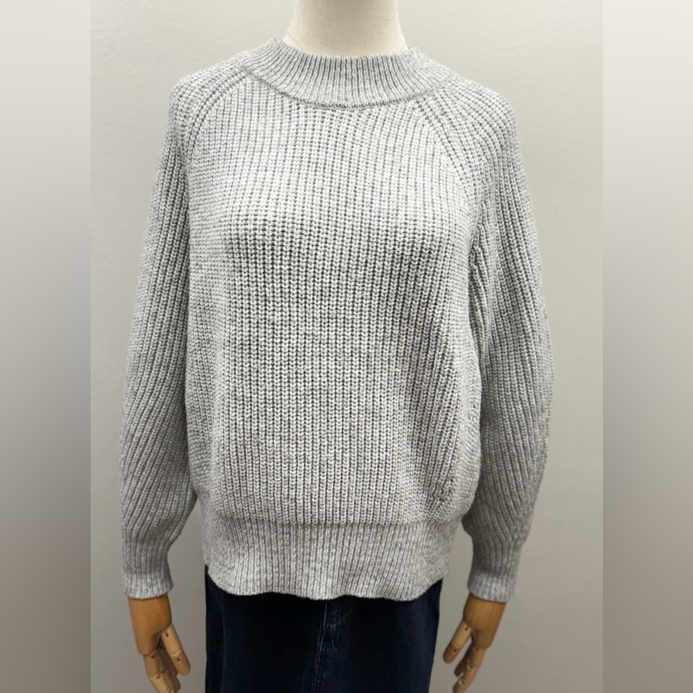 Double Zero chunky knit sweater in a classic light gray color Size S